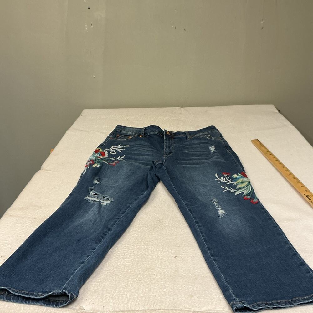 Cato Jeans Size 14 Flower Embroidery Distressed Inseam 26 Hips 19. 3527